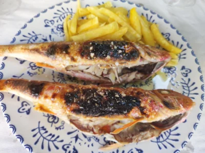 Salmonetes espetados de El Saladero