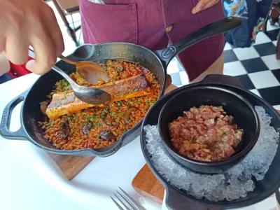 Arroz con setas, tuétano y tartar