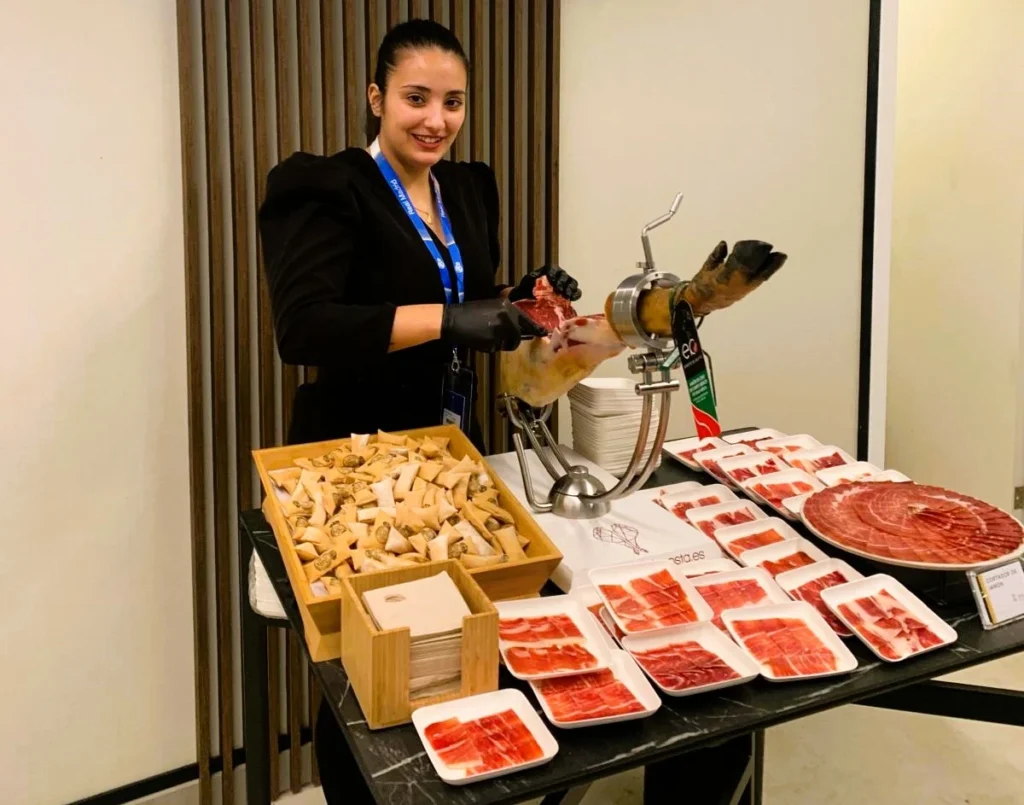 Cortadoras de jamón, abriendo puertas 0