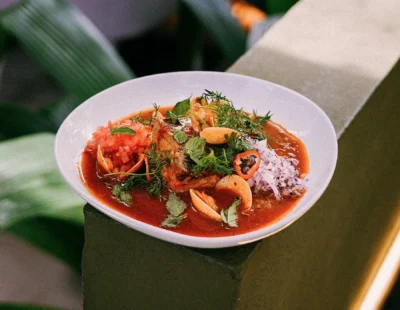Sudado de pescado sour curry. Ángel de Sousa y Felipe Salas en Clara