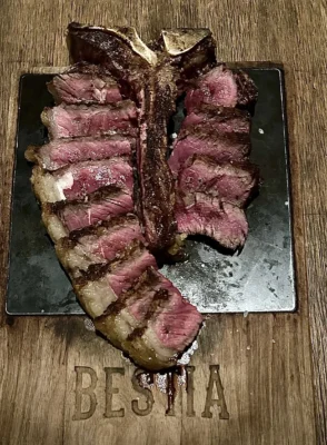 T-Bone a la parrilla en Bestia.