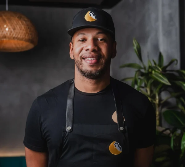 El cocinero Isaac Villaverde, chef y propietario de La Tapa del Coco