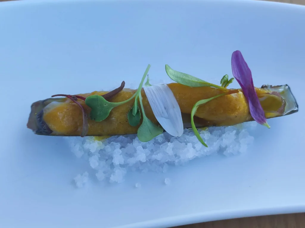 Navaja con escabeche de azafrán