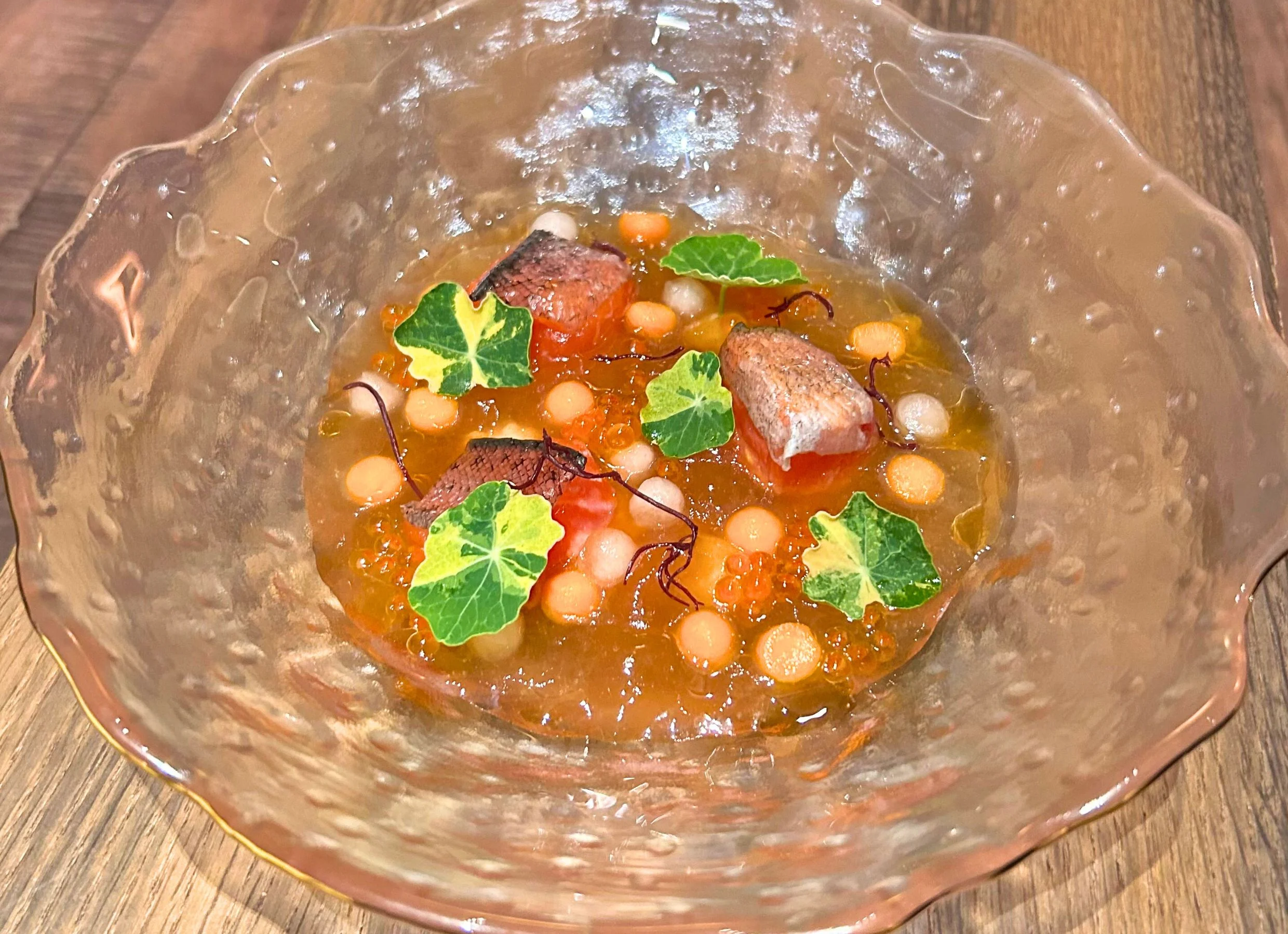 Consomé gelé de amontillado, trucha y verduras