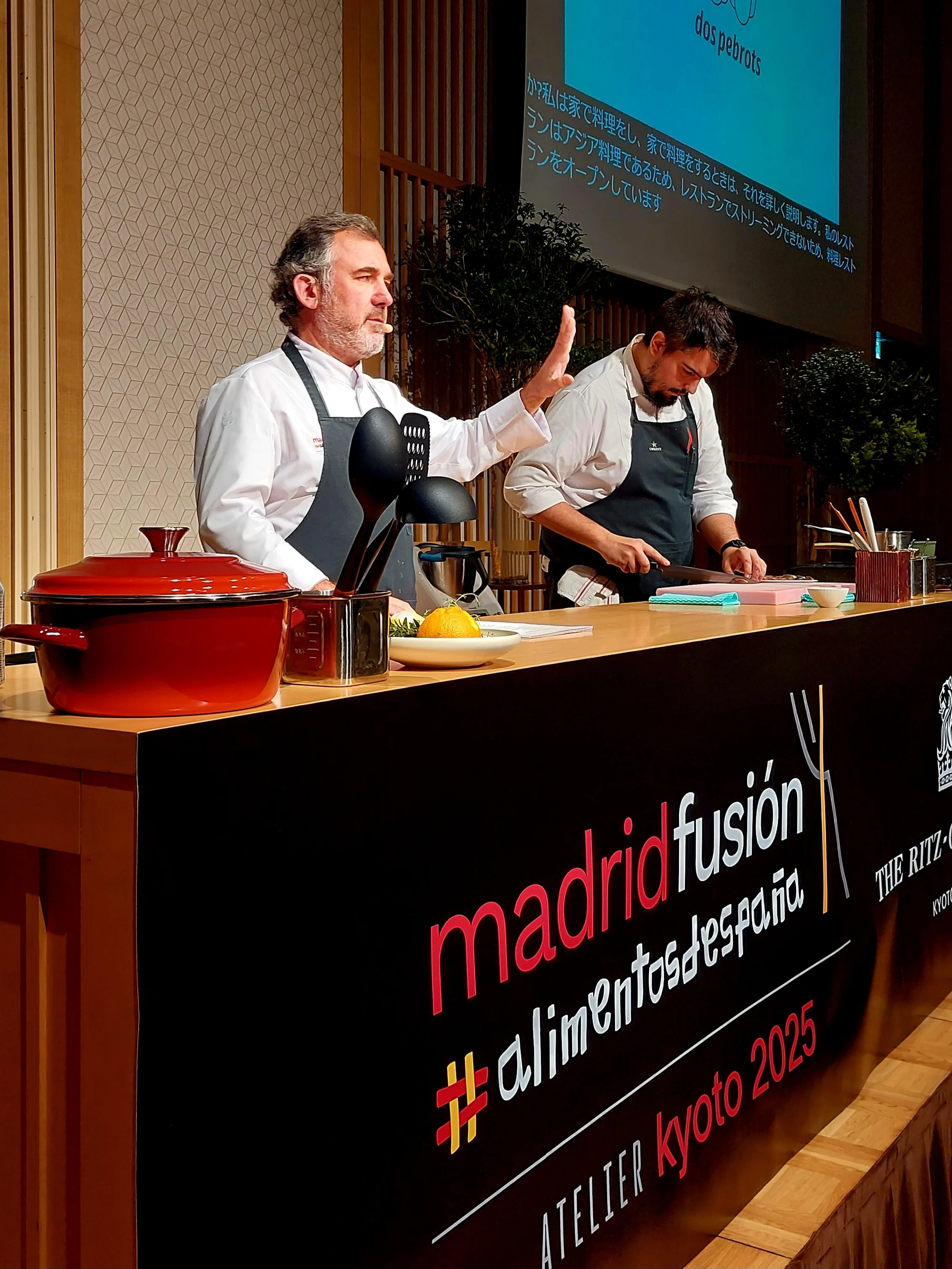 Koji Minemura, el chef que usa el corte y el afilado del cuchillo como condimento, asombra en la sesión final de Madrid Fusión Kioto 2