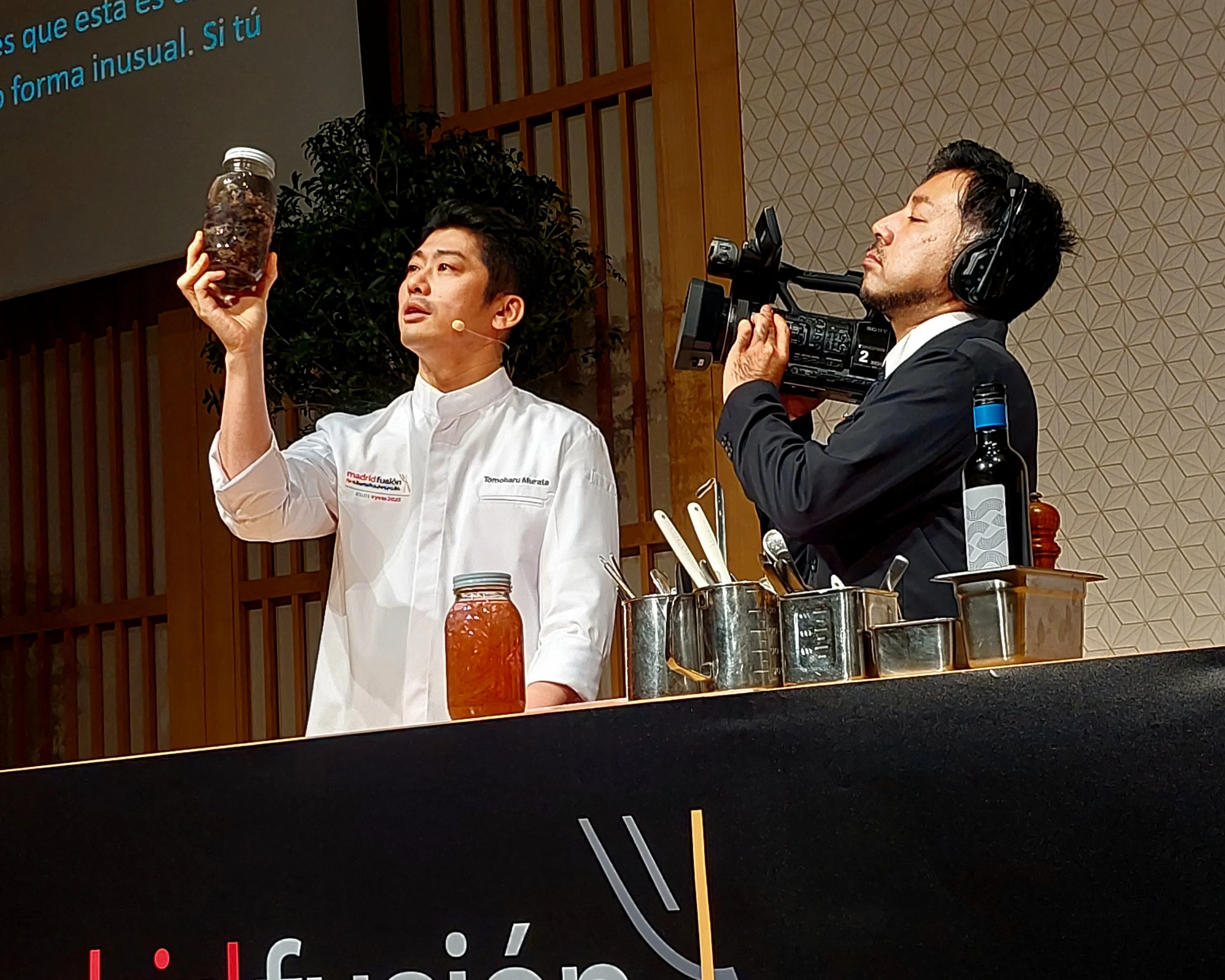 Koji Minemura, el chef que usa el corte y el afilado del cuchillo como condimento, asombra en la sesión final de Madrid Fusión Kioto 1