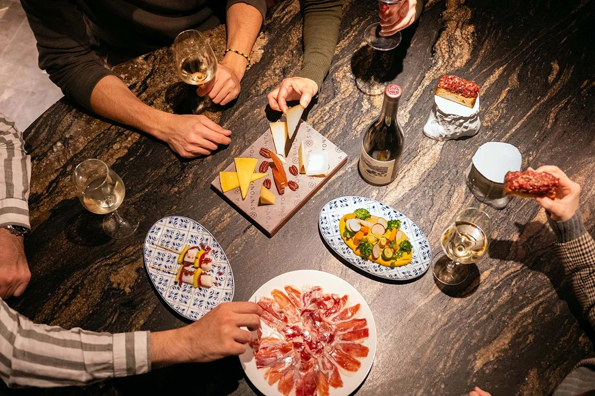 Una pequeña ruta de terrazas para comer bien en Barcelona este verano 3