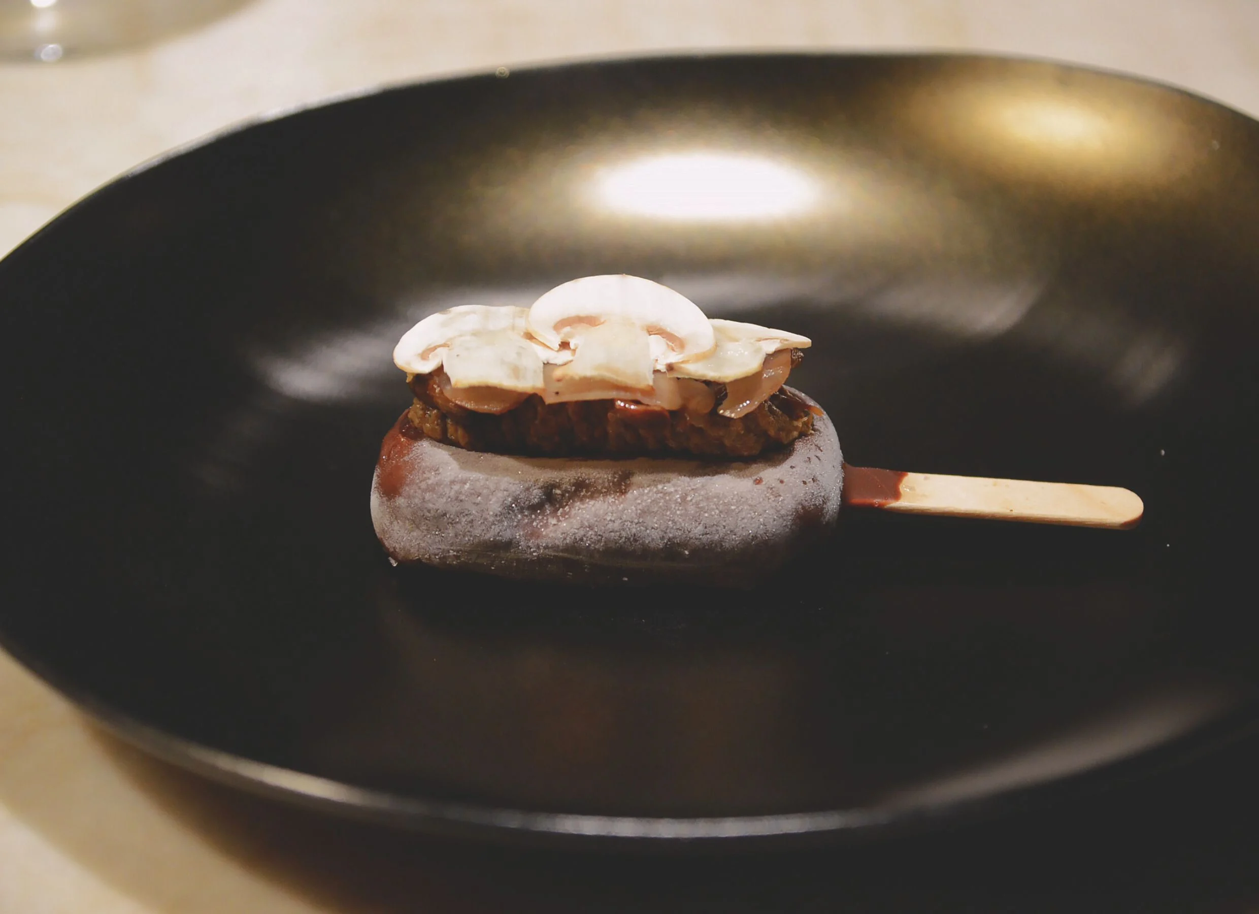 Champiñón, chocolate y haba tonka