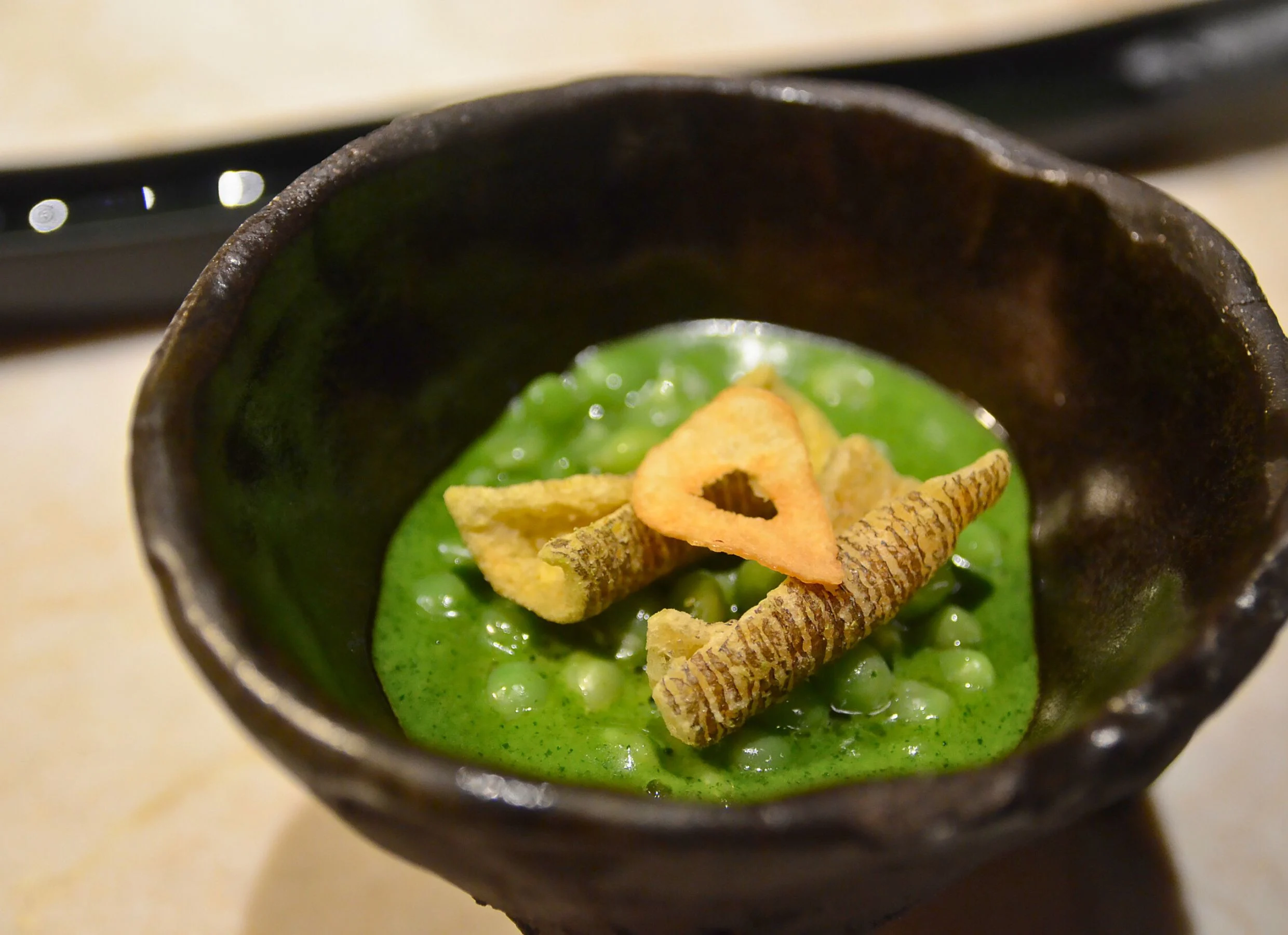 Guisante, wasabi y sake