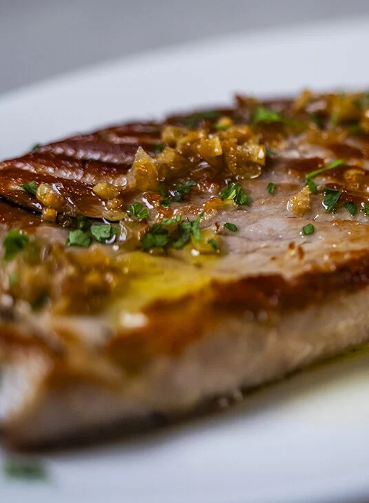 El atún pescado por bermeanos en el fin del mundo se hace gourmet en Alakrana 2
