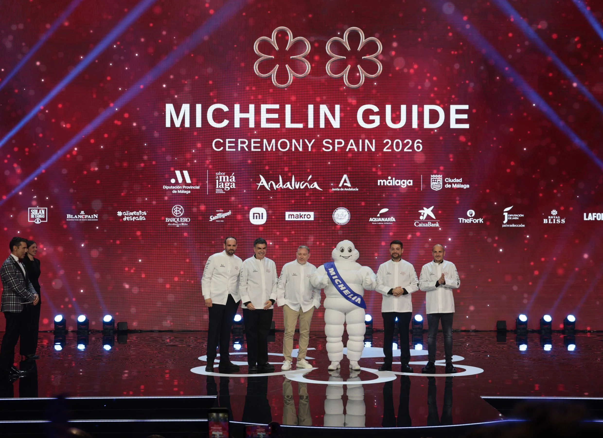 Albert Adrià pone al auditorio en pie al recibir una esperada segunda estrella Michelin 1