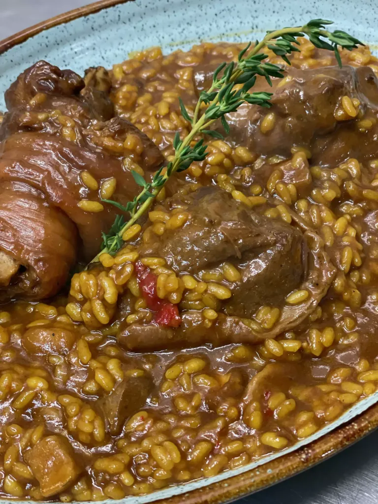 Arroz con carne del bar Blanco.