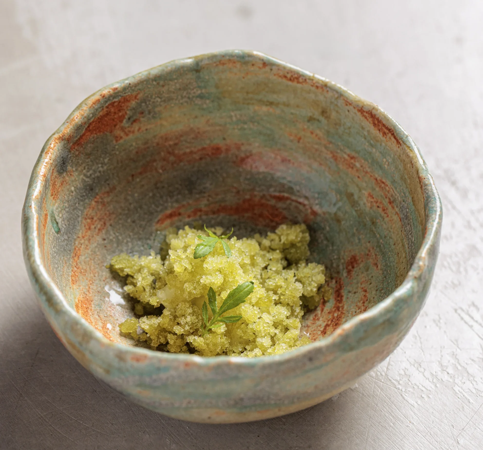 Sake, manzana y huacatay