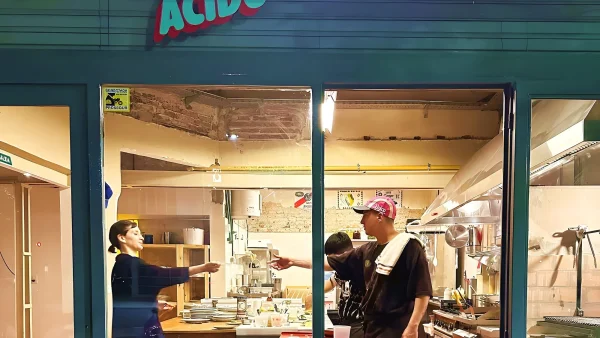 Fachada del local de Ácido