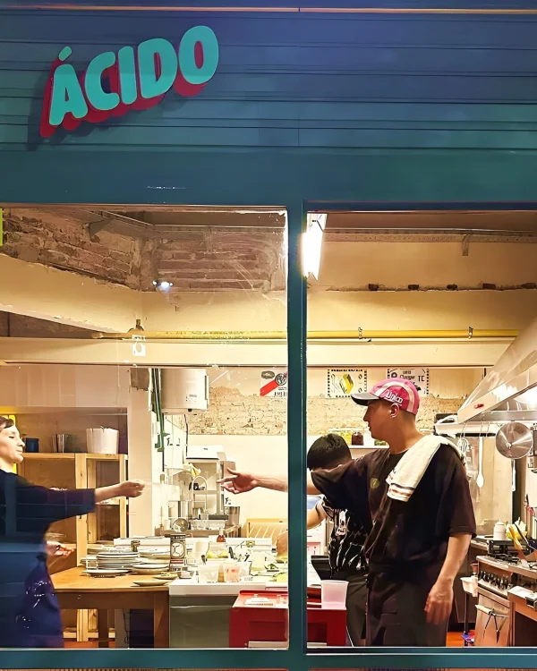 Fachada del local de Ácido