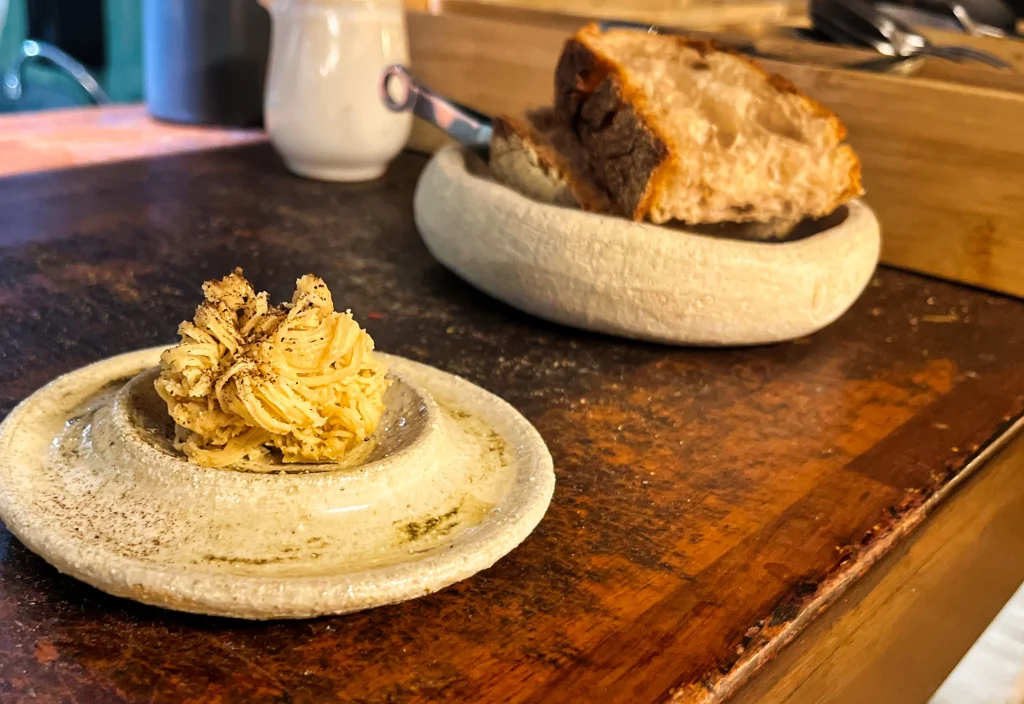 Servicio de pan y mantequilla en Gurí