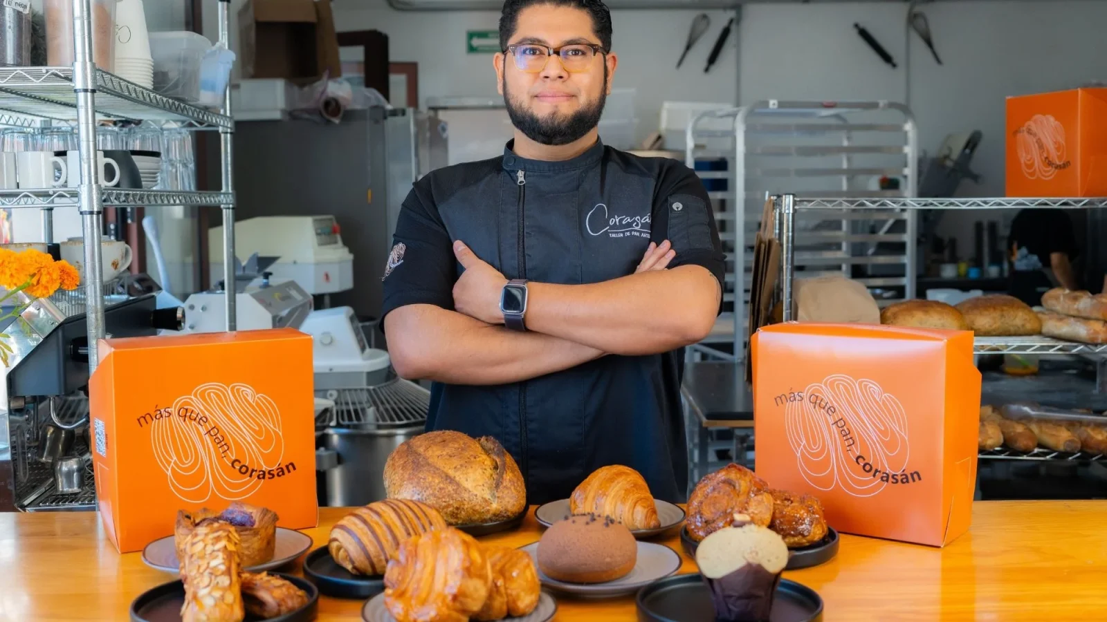 El panadero Isaac Hernández, en su obrador