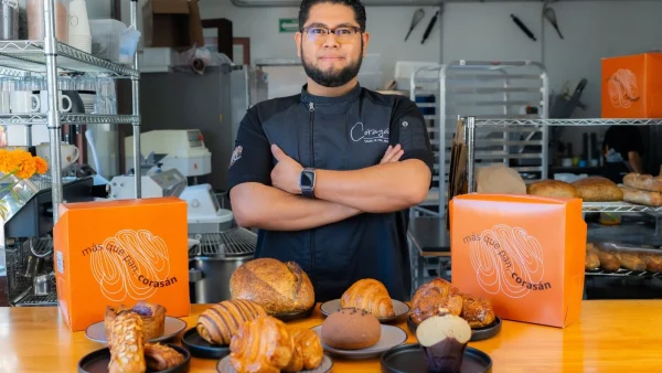 El panadero Isaac Hernández, en su obrador