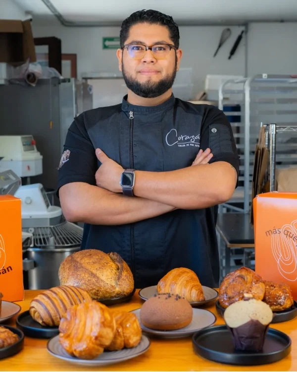 El panadero Isaac Hernández, en su obrador