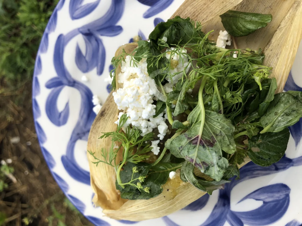Tamal chinampero, con hoja santa.