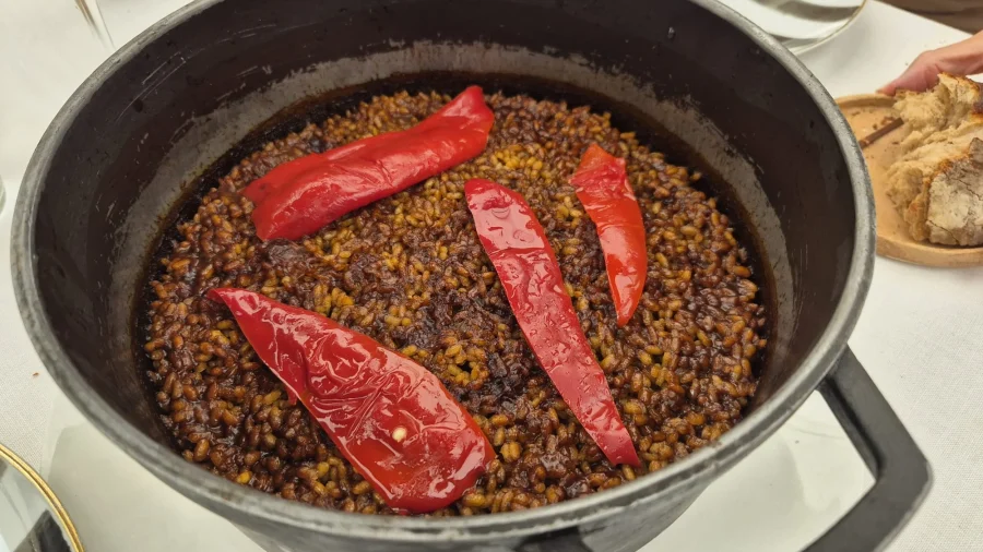 arroz a banda del caldero de pescado de Diego René en Beluga