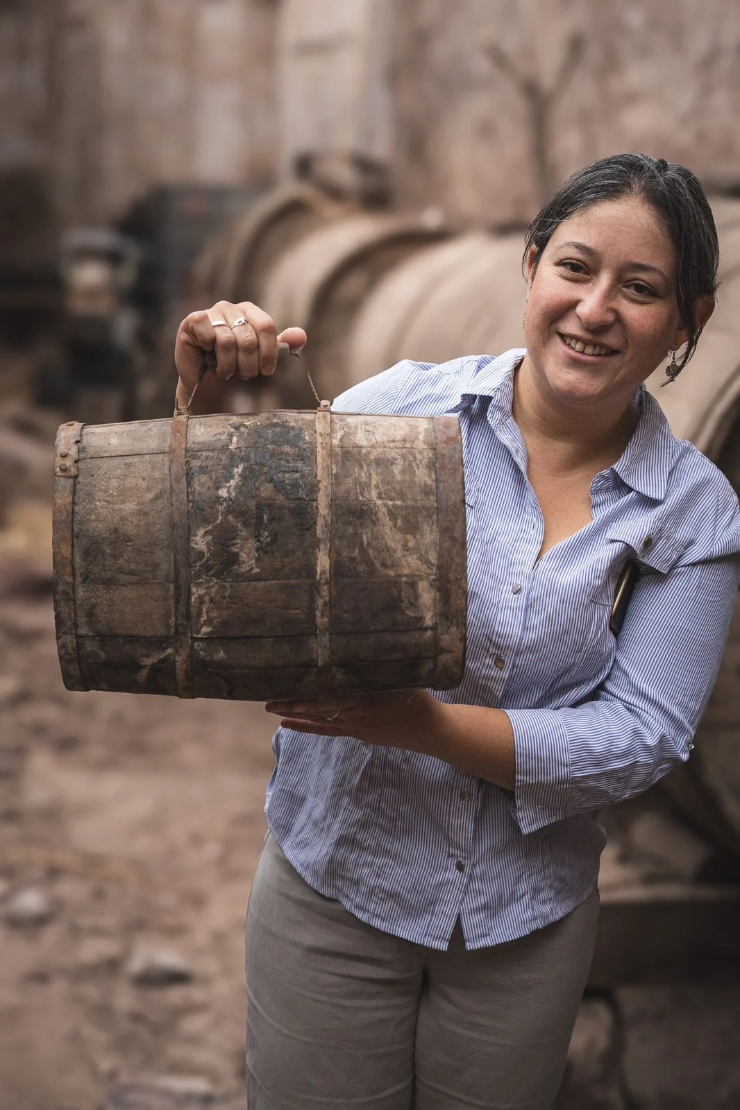 Elaboración del vino molle en la bodega Villa Abecia, en Bolivia.