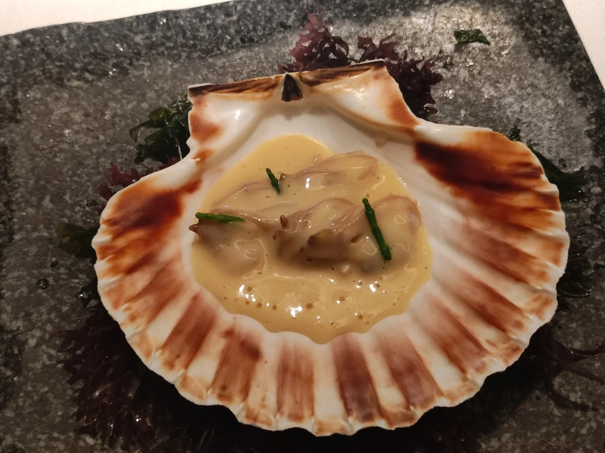 Almeja con beurre blanc de dashi