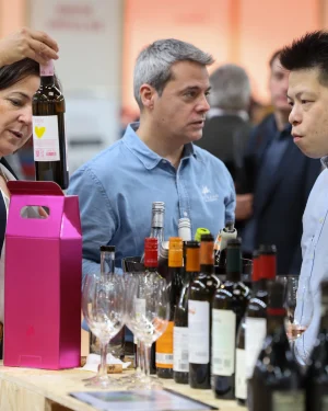 Compradores y expositores en la Barcelona Wine Week