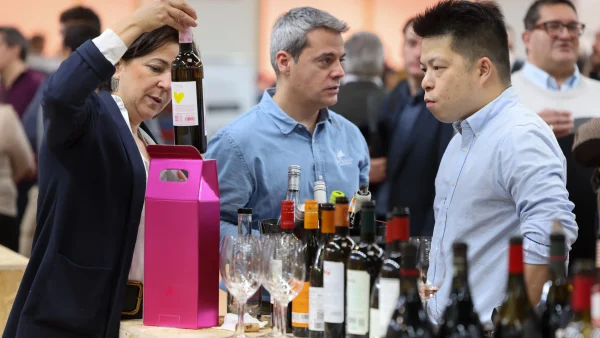 Compradores y expositores en la Barcelona Wine Week