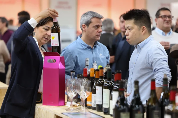Compradores y expositores en la Barcelona Wine Week