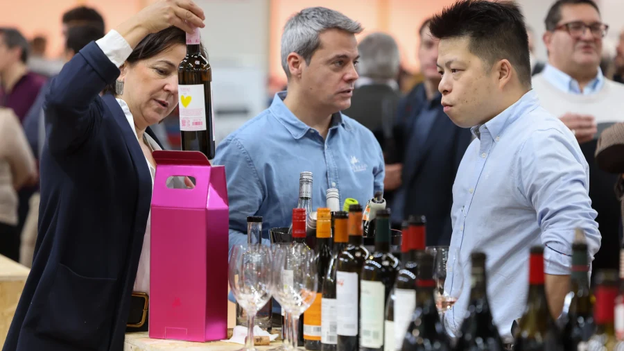 Compradores y expositores en la Barcelona Wine Week
