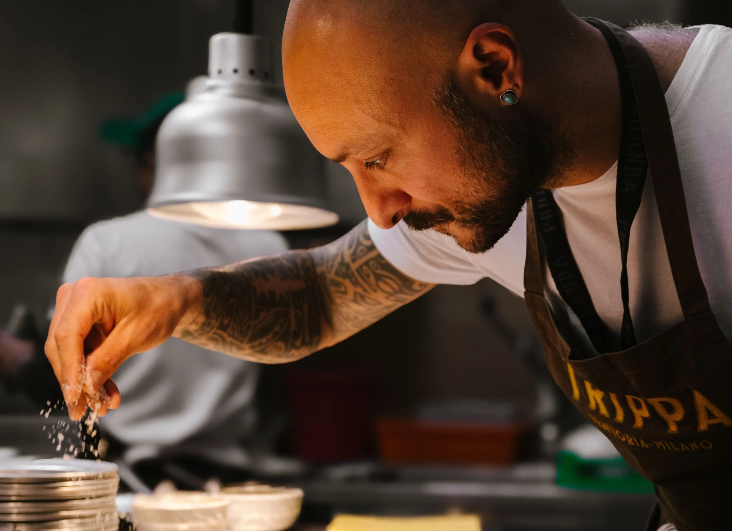 Diego Rossi cocinando