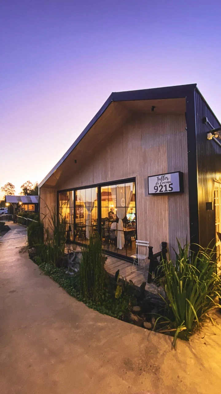 Fachada del restaurante Taller 9215 en Ñuble, Chile