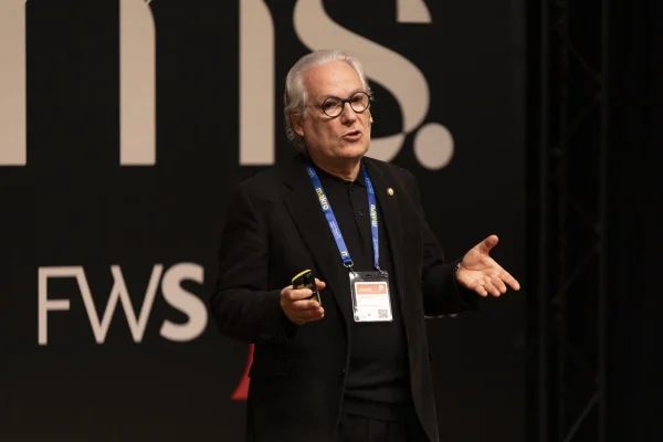 El científico Juli Peretó, En MF Dreams