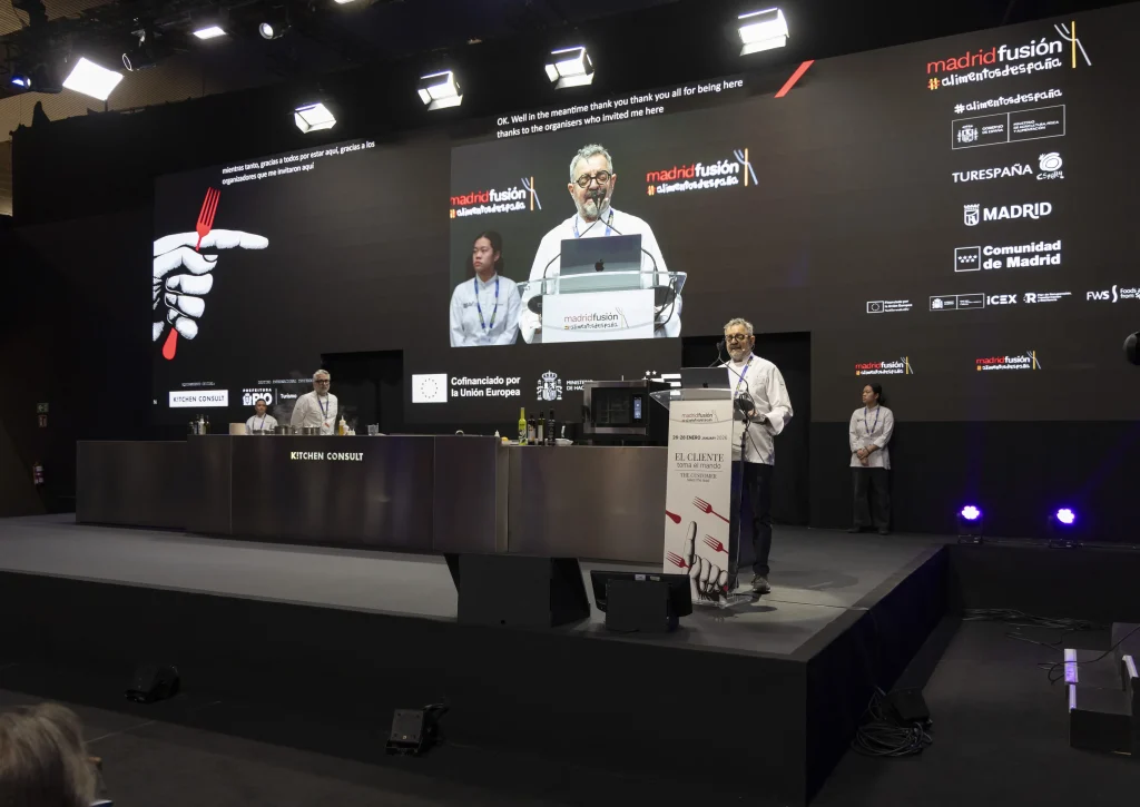 El cocinero italiano Mauro Uliassi, sobre el escenario de Madrid Fusión 2026
