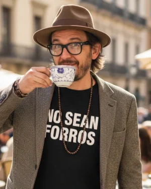 Hombre con una camiseta que pone No sean Forros