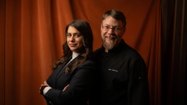 Cristina García, jefa de sala, y Javier Sánchez, cocinero