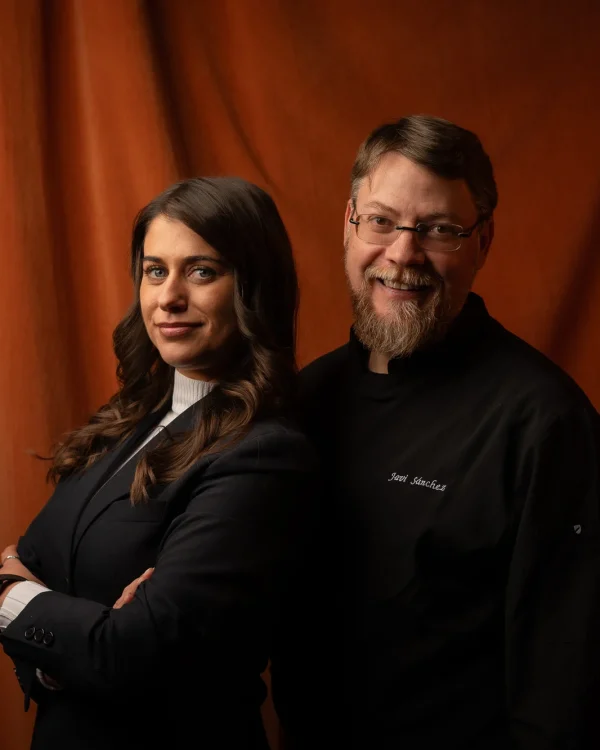 Cristina García, jefa de sala, y Javier Sánchez, cocinero