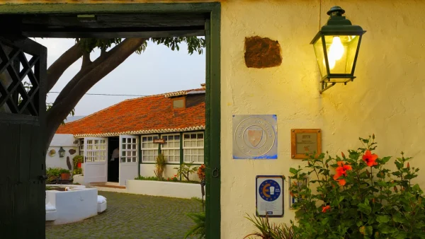 Entrada del restaurante Mesón El Drago en Tegueste - ©JVP (3)