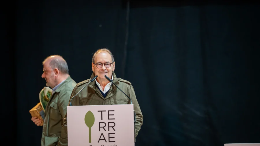 Hilario Arbelaitz dirige unas palabras a los cocineros rurales tras recibir el premio Terrae, en Gran Canaria.