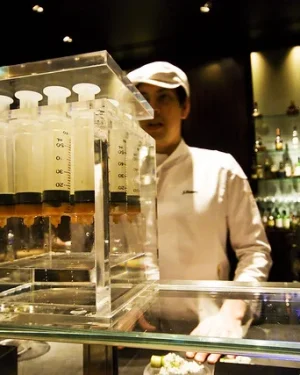 Máquina de esferificar en Tapas Molecular Bar Tokyo. Fuente Flickr, under common license