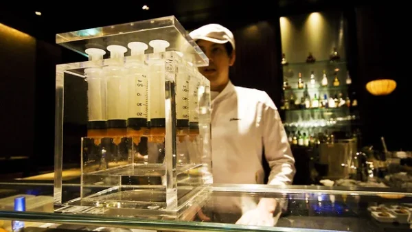 Máquina de esferificar en Tapas Molecular Bar Tokyo. Fuente Flickr, under common license