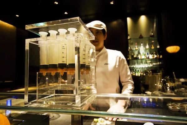 Máquina de esferificar en Tapas Molecular Bar Tokyo. Fuente Flickr, under common license