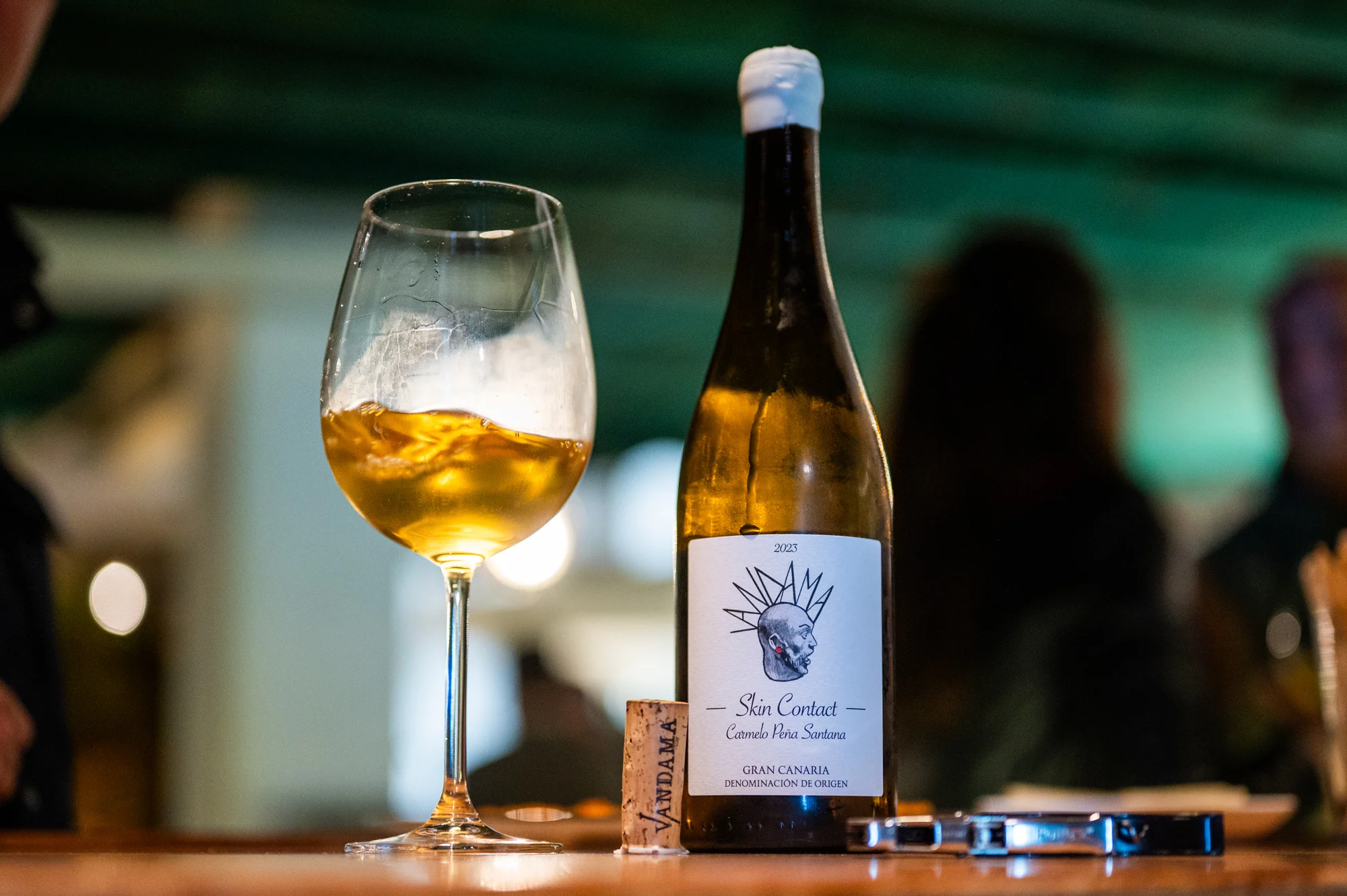 Vandama skin contact