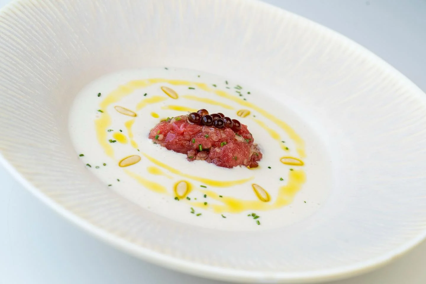 Ajoblanco de piñones con tarantelo de El Campero. Foto El Campero.