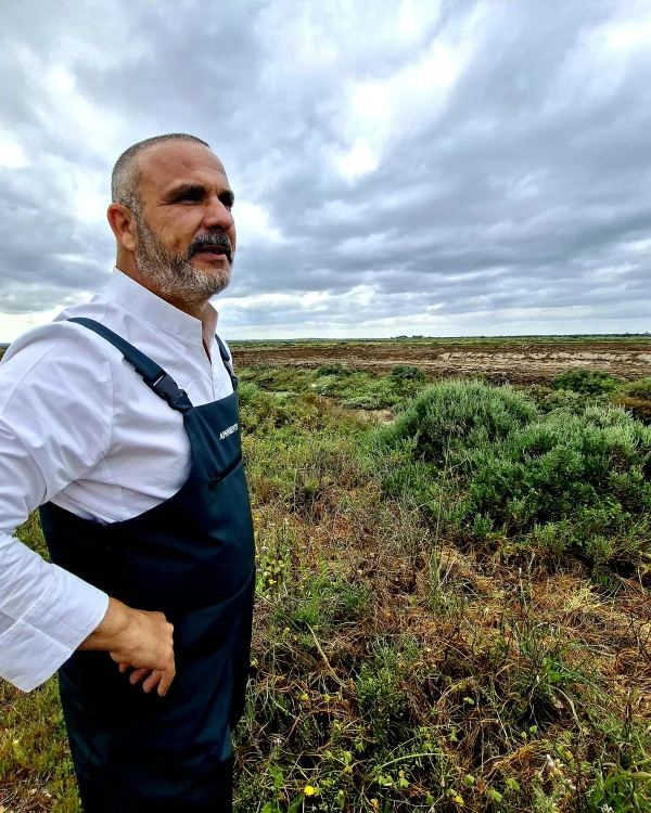 Aponiente 2026. Ángel León explica el ecosistema intermareal restaurado tras años de abandono y degradación. Durante años fue un arrabal industrial abandonado.