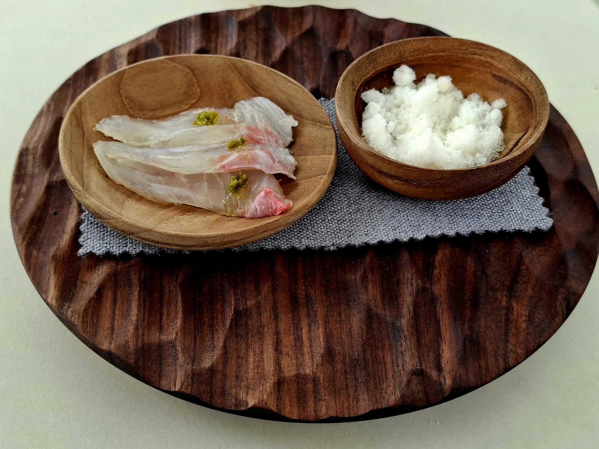 Aponiente 2026. Aperitivos. Dorada en crudo y salpicón