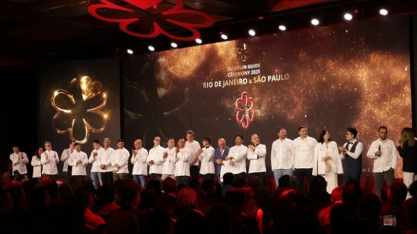 Foto de familia de los premiados en la gala Michelin Brasil 2026