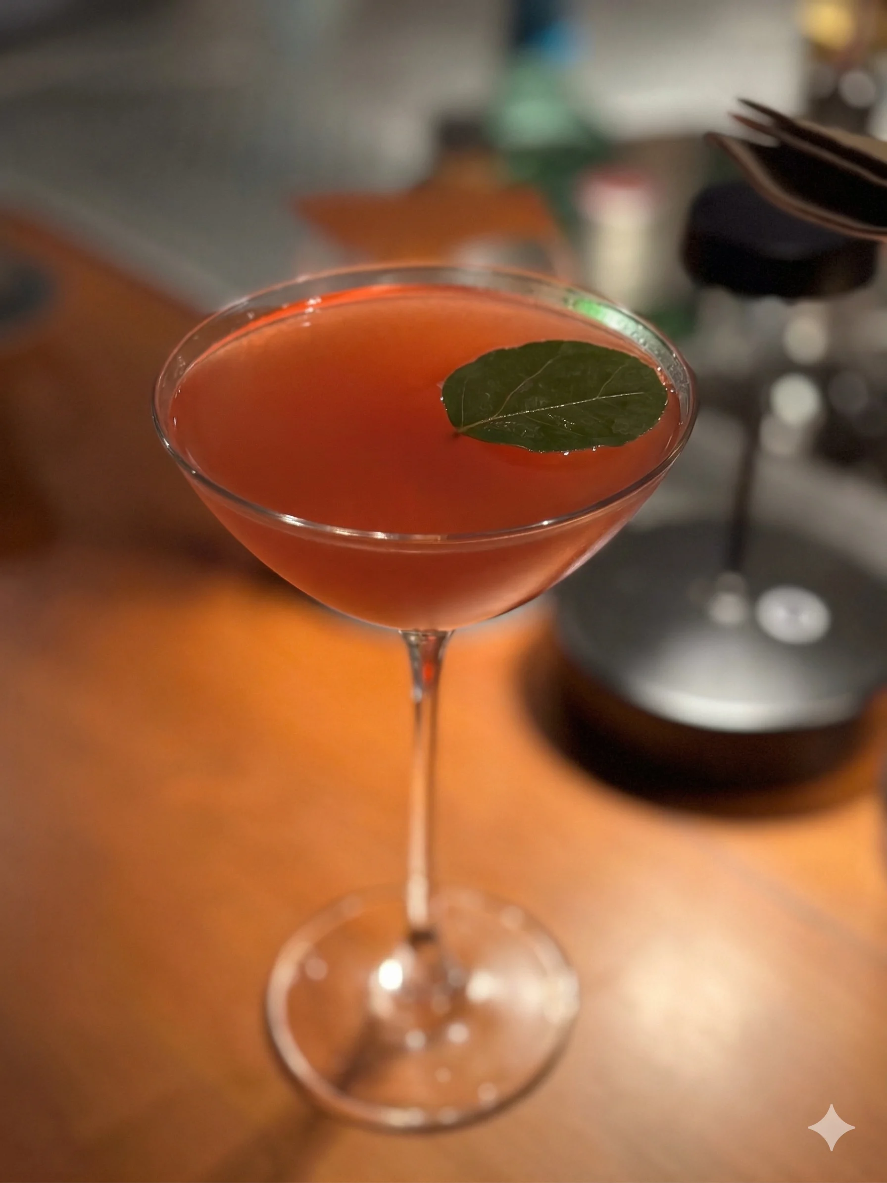 Libertine tensión más herbal y expansiva en base a yuzu, hoja de parra, cachaça, Drambuie y un vermut de jabuticaba_Credito Pamela Villagra