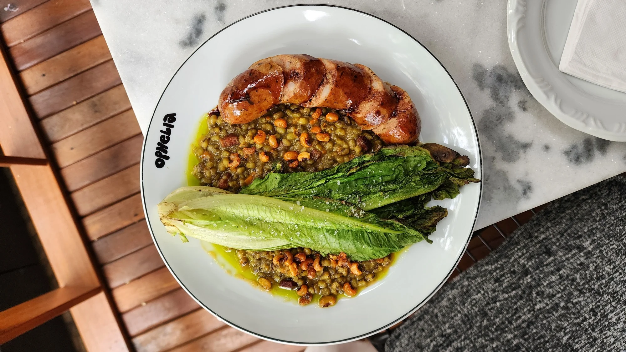 Longaniza con ajo negro y comté